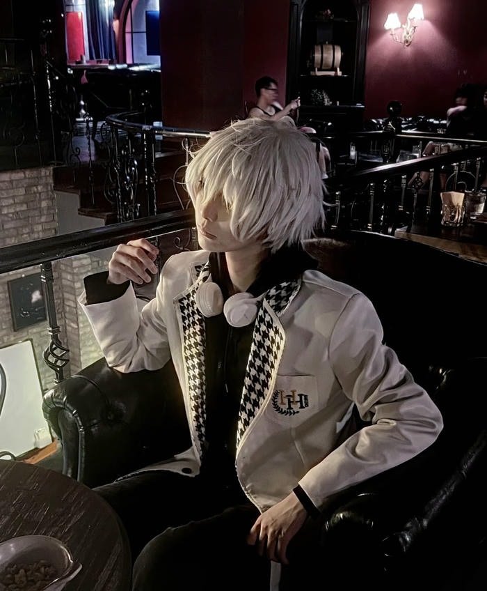 Hình nagi cosplay dáng thư thái