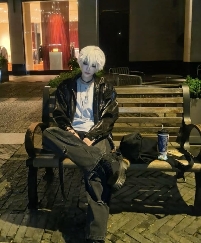 Hình nagi cosplay ngồi ngầu