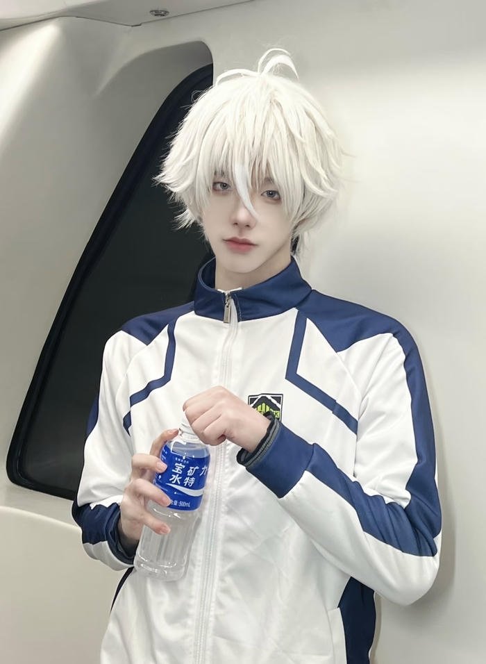 Hình nagi cosplay tay cầm non nước