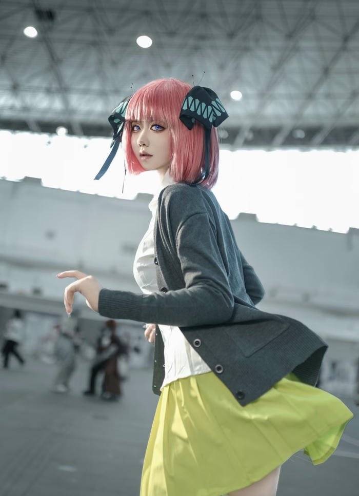 Hình nino nakano cosplay ánh mắt long lanh nổi bật