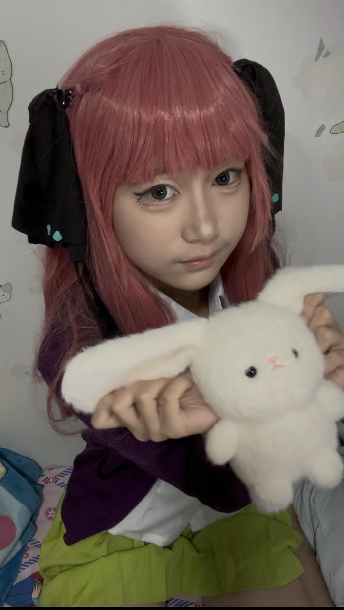 Hình nino nakano cosplay biểu cảm hờn dỗi đáng yêu