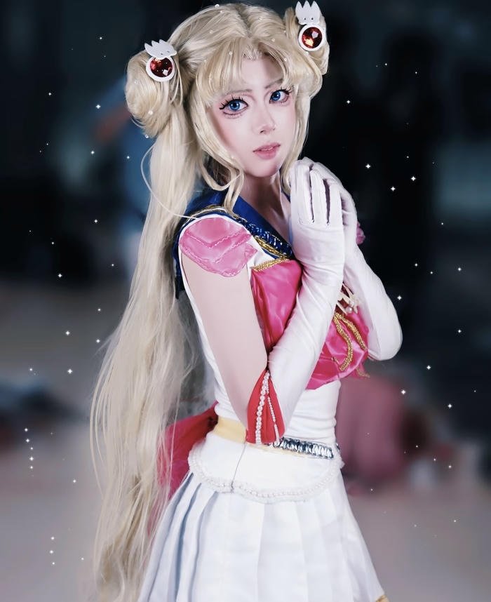 Hình sailor moon cosplay dáng vẻ nữ tính