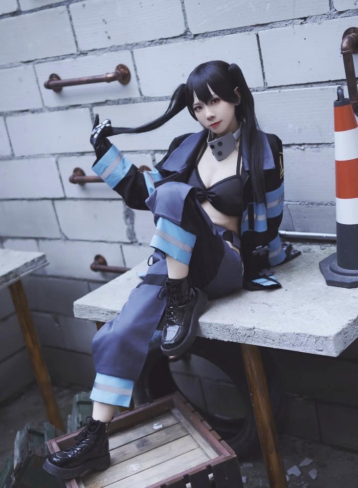 Hình tamaki kotatsu cosplay ánh nhìn e thẹn