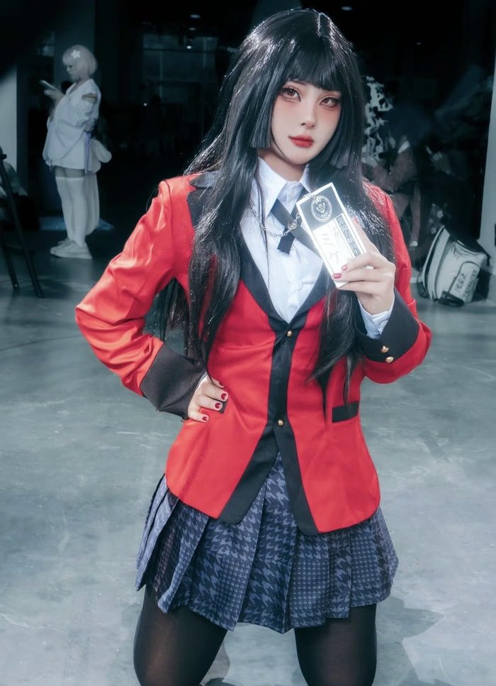 Hình yumeko cosplay ánh mắt sắc bén