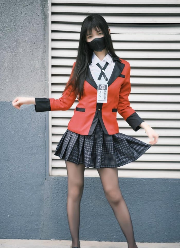 Hình yumeko cosplay ánh mắt sáng đầy ham muốn