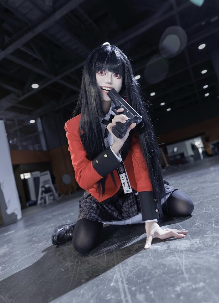 Hình yumeko cosplay nét mặt đầy tính toán
