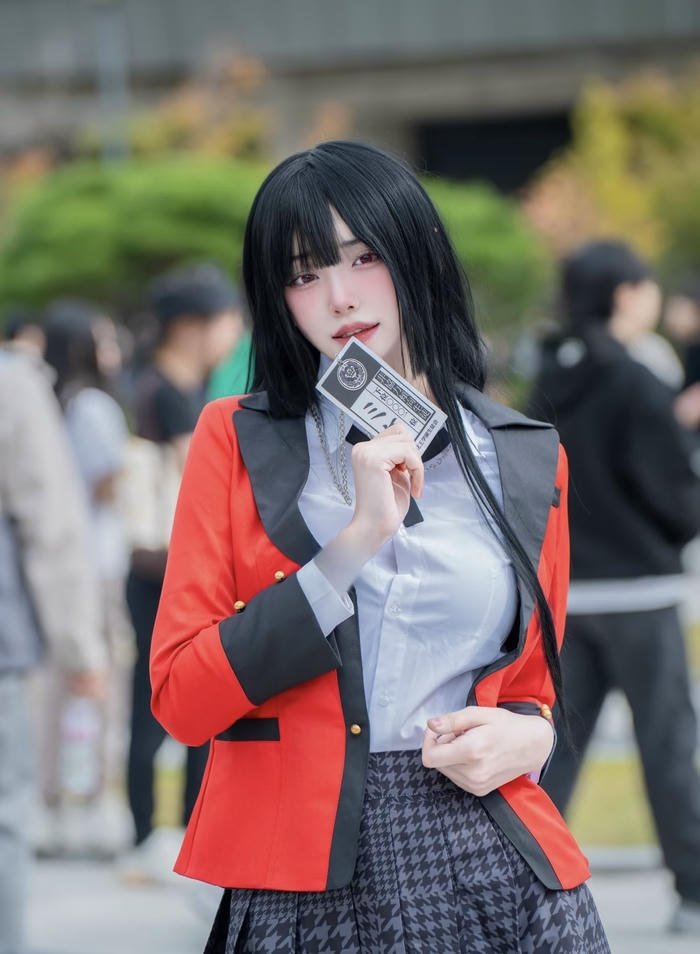 Hình yumeko jabami cosplay dáng đứng nổi bật