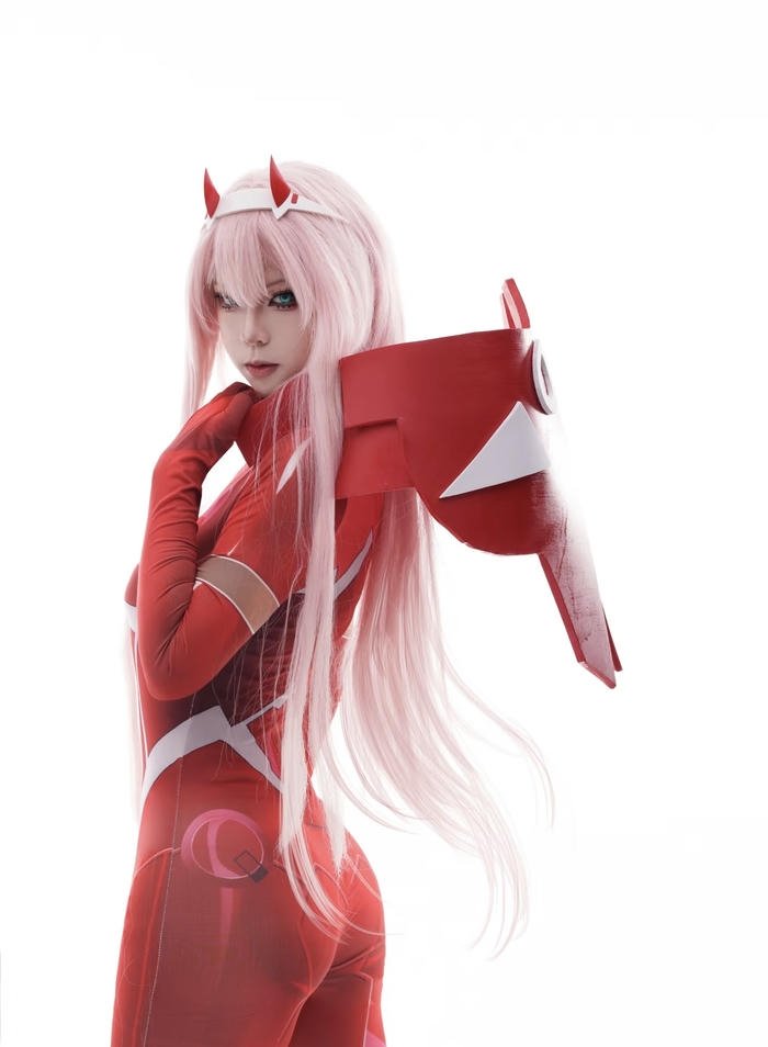 Hình zero two cosplay ánh nhìn cuốn hút