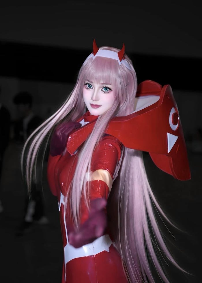 Hình zero two cosplay biểu cảm ngọt ngào