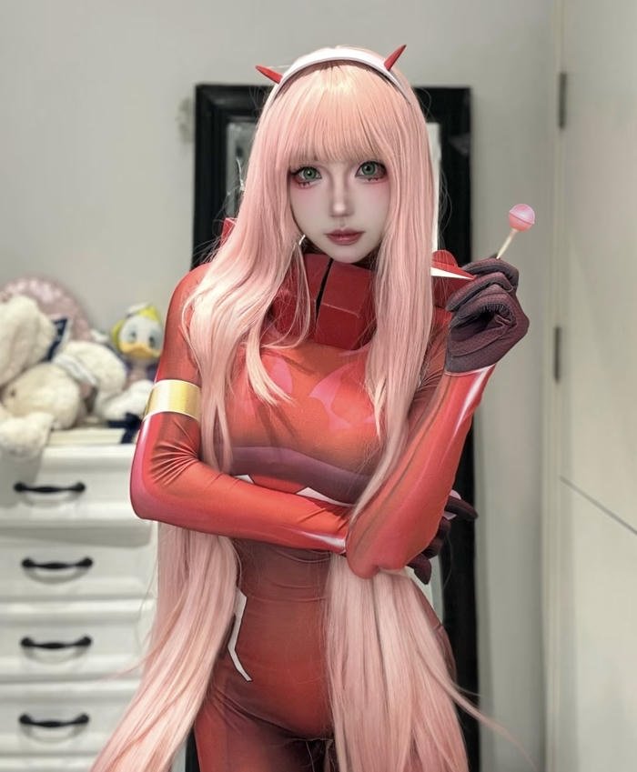 Hình zero two cosplay phong thái quyến rũ