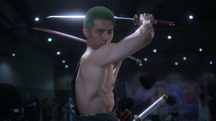 Hình zoro cosplay cơ thể săn chắc cân đối