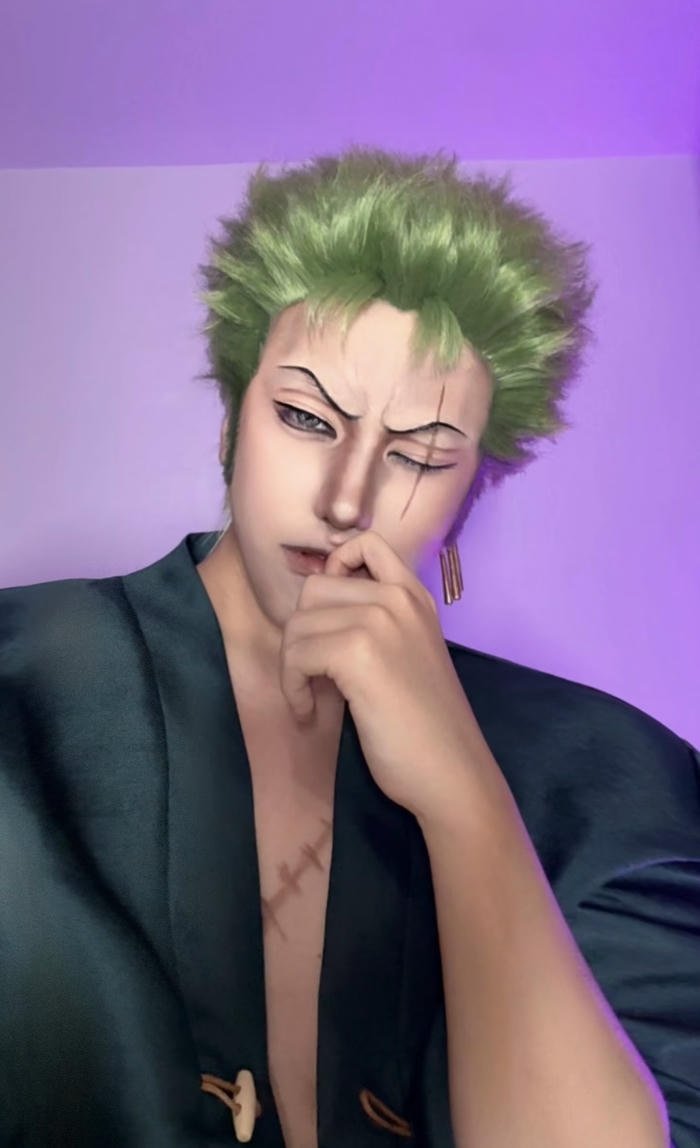 Hình zoro cosplay mái tóc đặc trưng nổi bật