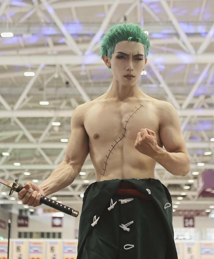 Hình zoro cosplay phong cách chiến đấu mạnh