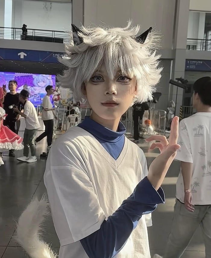 Killua cosplay mái tóc trắng nổi bật chuẩn nhân vật