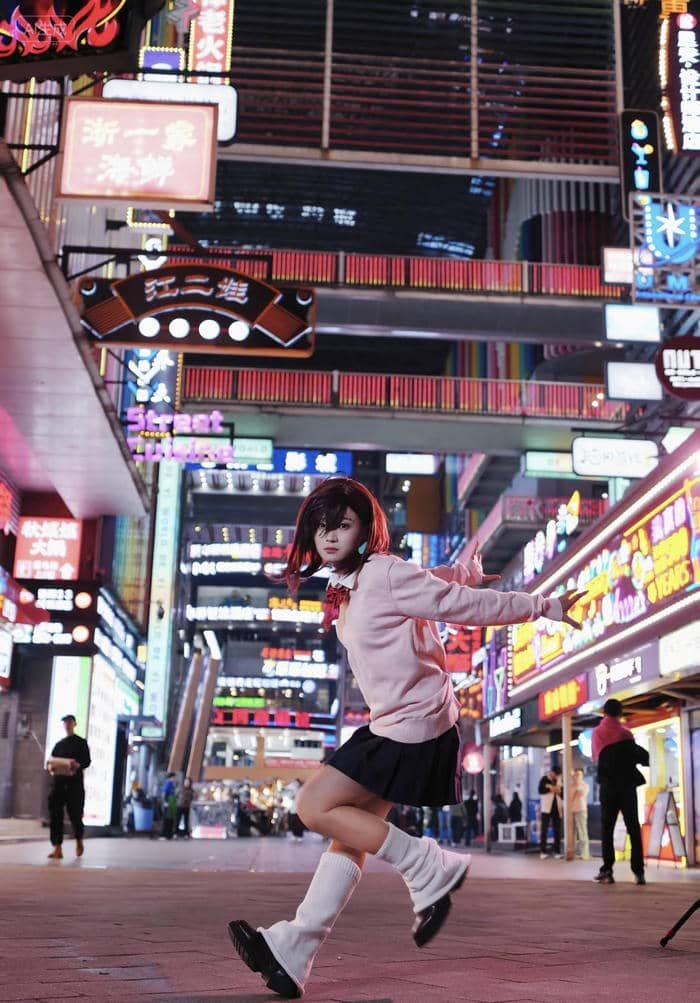 Momo cosplay thần thái ngầu