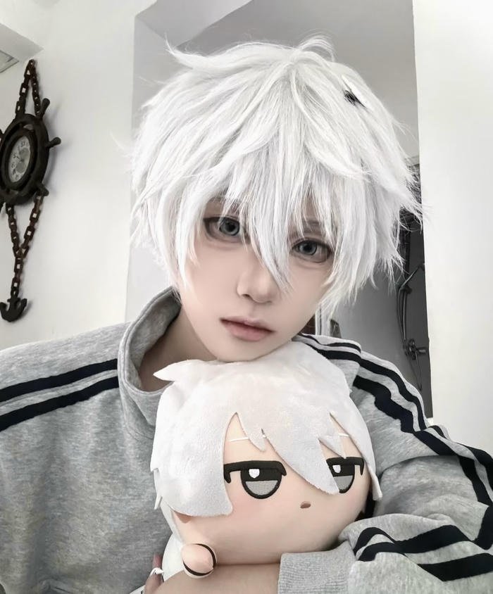 Nagi cosplay phong thái vô cảm