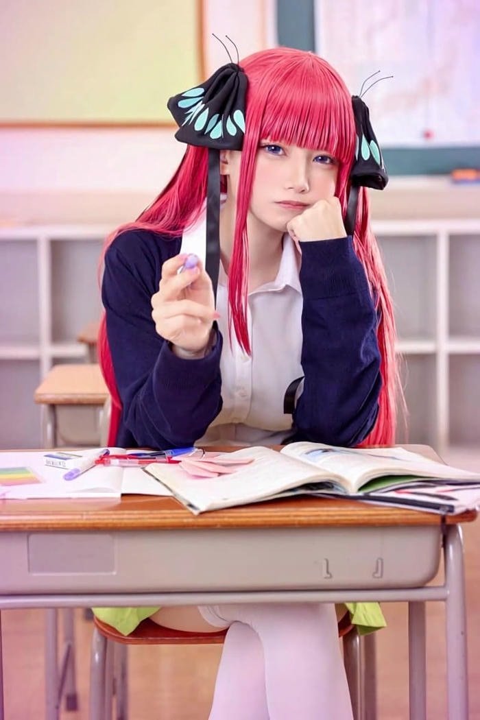 Nino nakano cosplay ánh mắt long lanh đầy cảm xúc