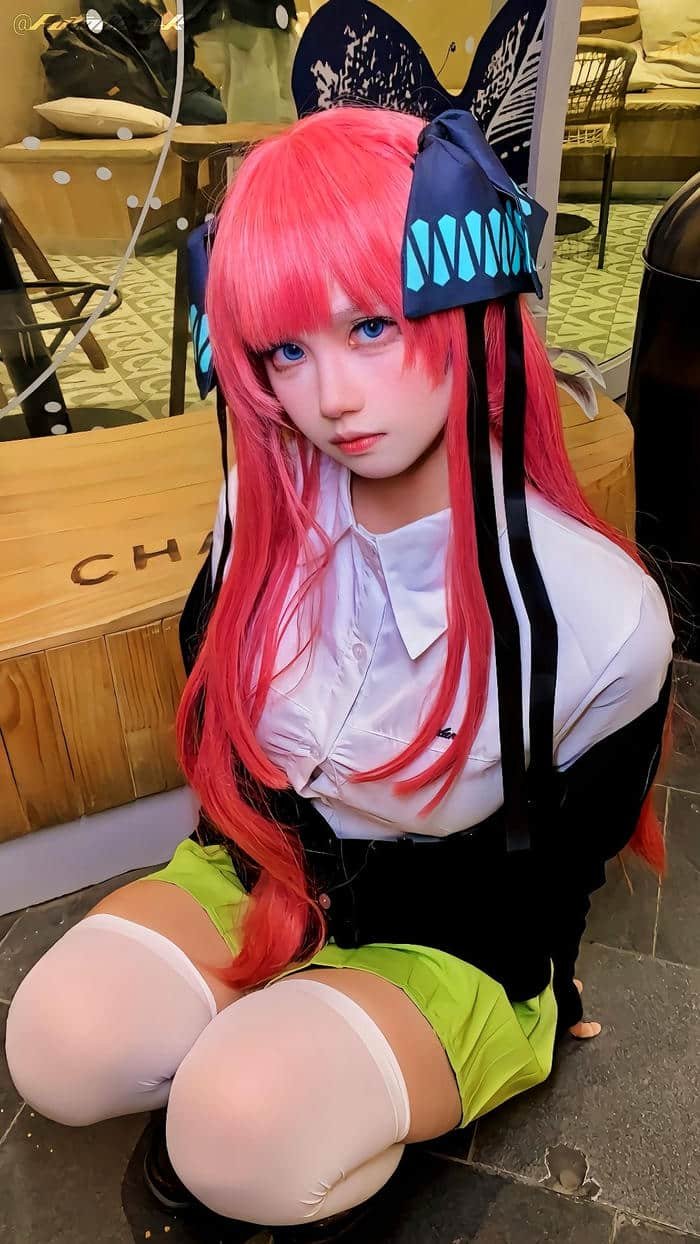 Nino nakano cosplay biểu cảm hờn dỗi đáng yêu