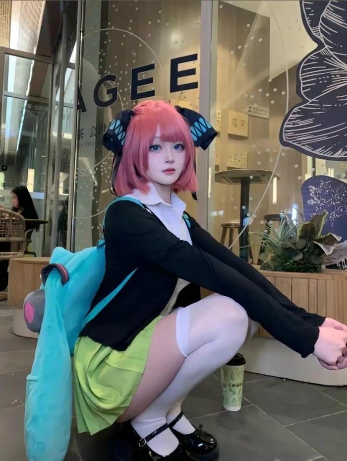 Nino nakano cosplay thần thái quyến rũ đầy sức hút
