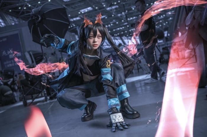 Tamaki kotatsu cosplay tạo dáng chiến đấu