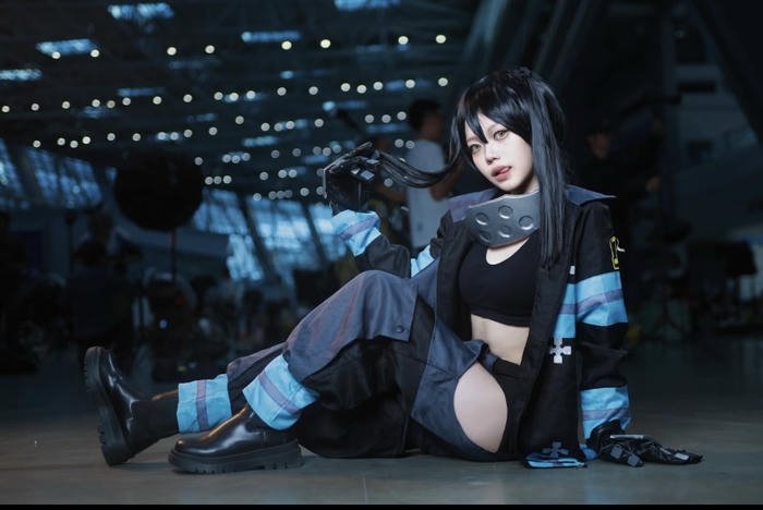 Tamaki kotatsu cosplay tạo dáng tự nhiên