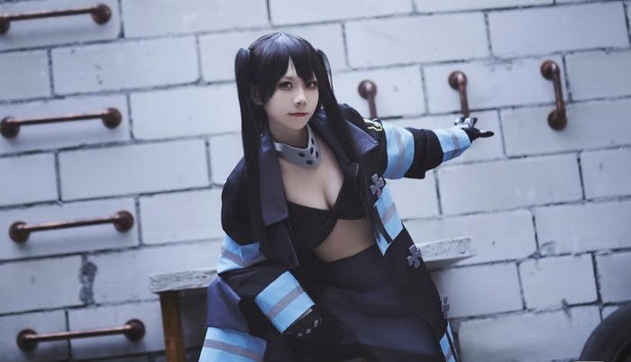 Tamaki kotatsu cosplay tư thế ấn tượng