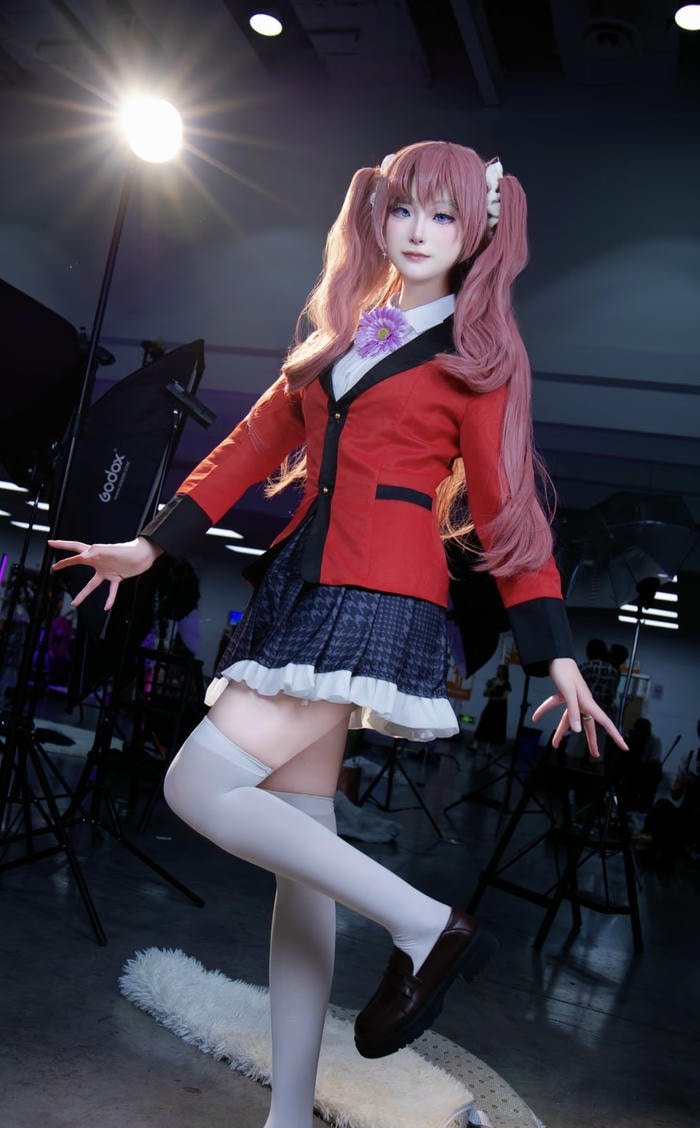 Yumeko cosplay ánh nhìn đầy kích thích