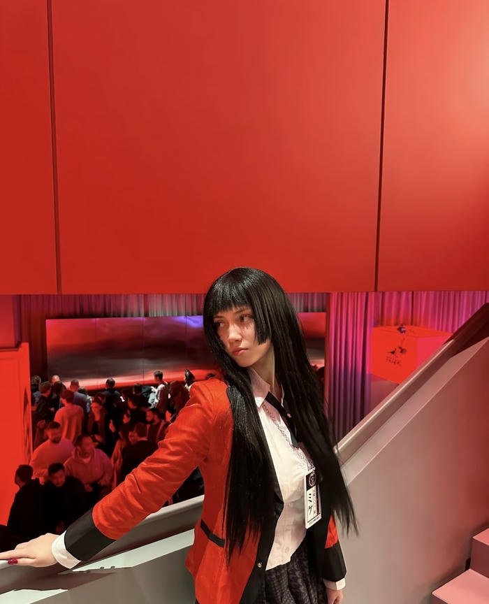 Yumeko jabami cosplay nhìn xa xăm