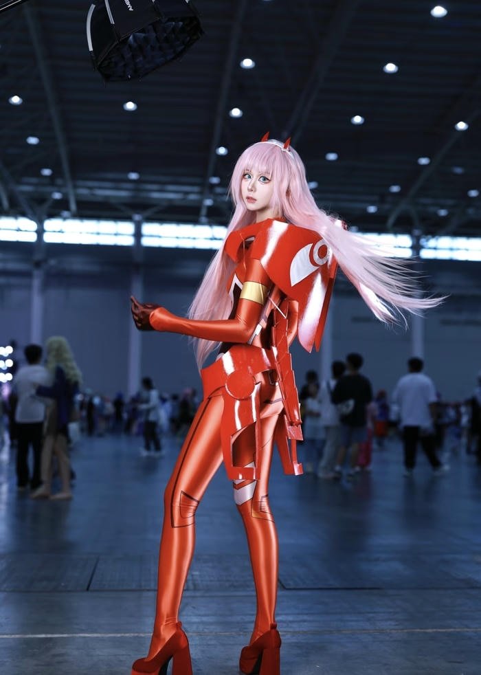 Zero two cosplay dáng chân dài