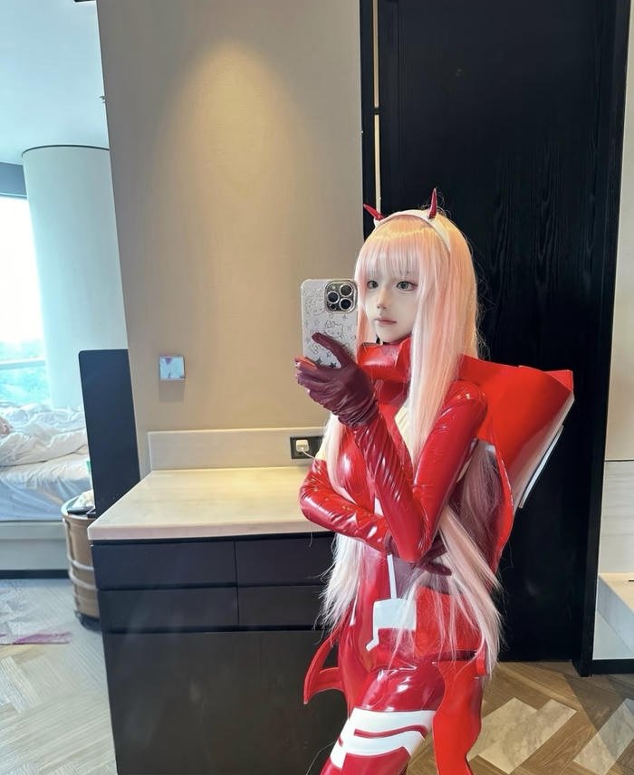 Zero two cosplay gái xinh chụp ảnh