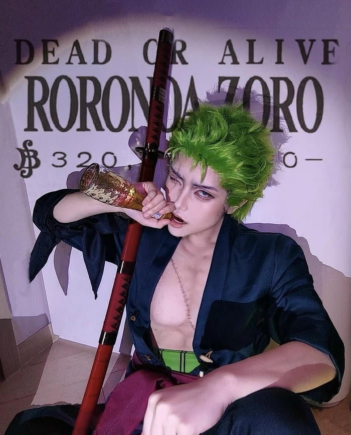 Zoro cosplay phong thái lạnh thể hiện sức mạnh