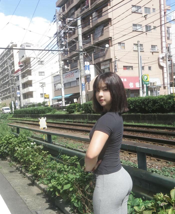 gái xinh mông to style hiện đại