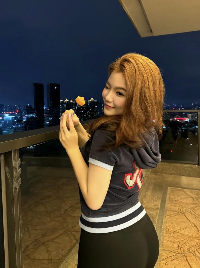 gái xinh mông to tạo dáng đẹp