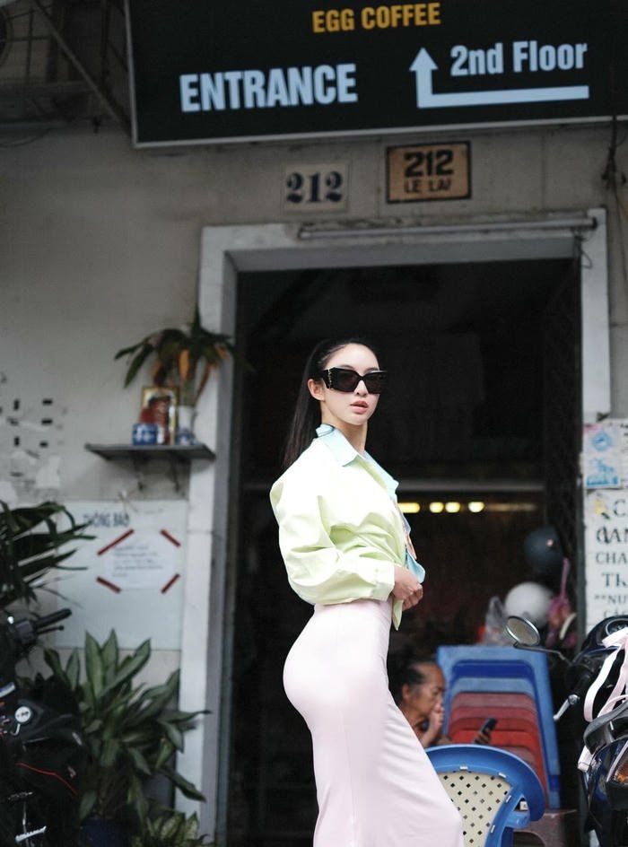 gái xinh mông to tạo dáng sexy