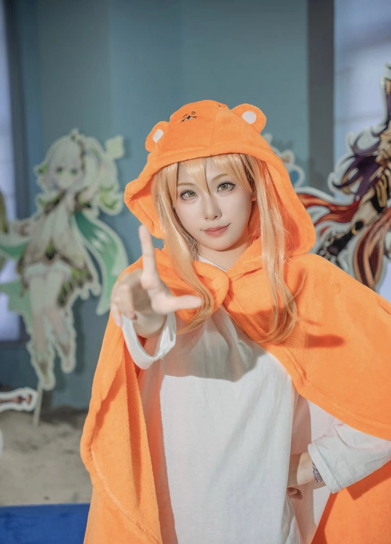 Ảnh Umaru cosplay với dáng vẻ nhỏ nhắn đáng yêu