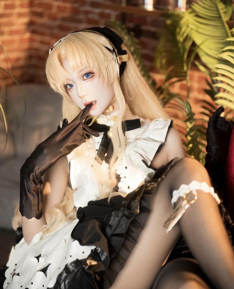 Ảnh cosplay hầu gái phong cách quyến rũ hiện đại