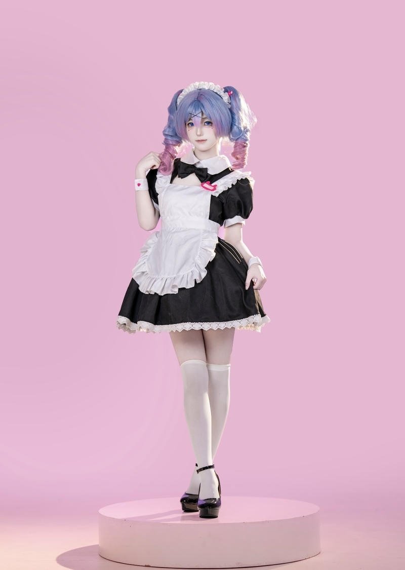Ảnh cosplay hầu gái tạo hình ôm sát tôn dáng