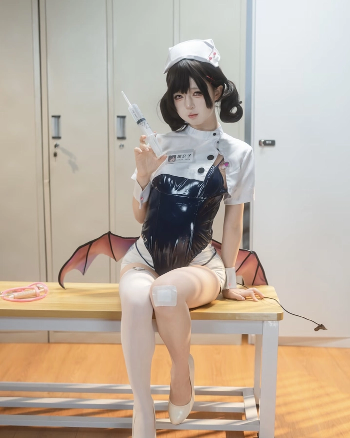 Ảnh cosplay y tá với phong cách dịu dàng cuốn hút