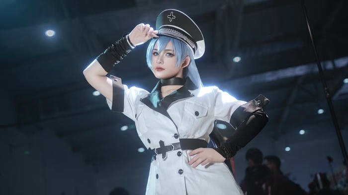 Ảnh esdeath cosplay ánh mắt lạnh giá