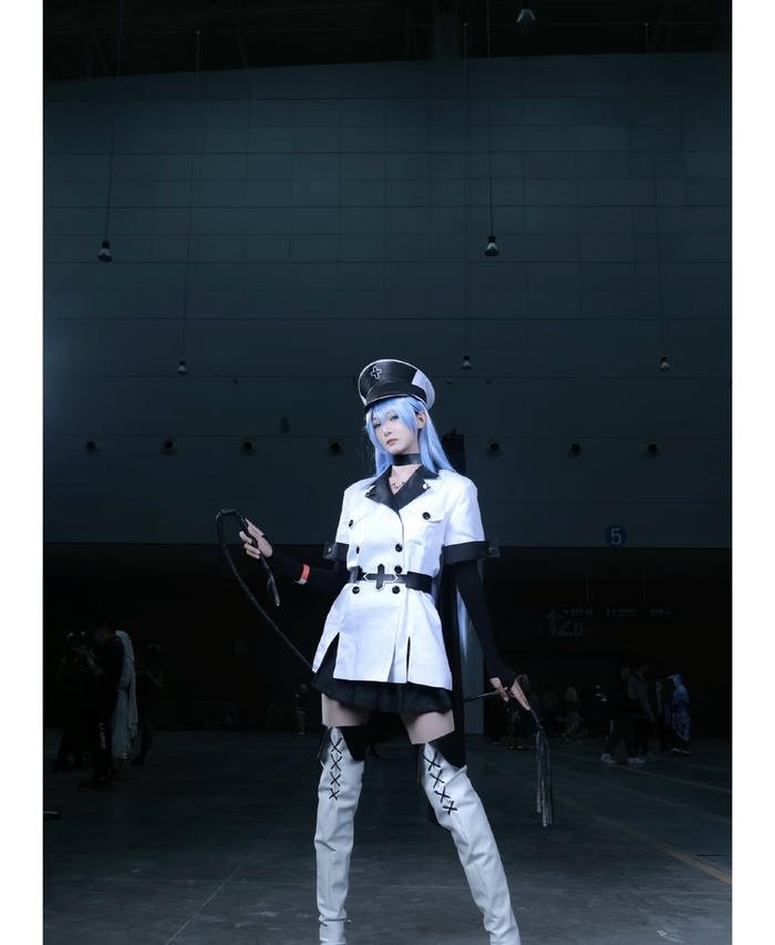 Ảnh esdeath cosplay biểu cảm quyền lực