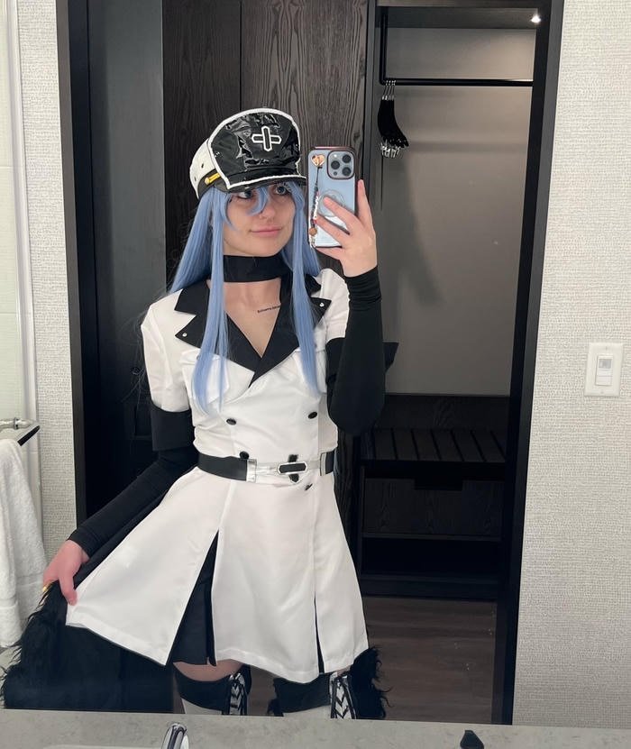 Ảnh esdeath cosplay mái tóc xanh dài