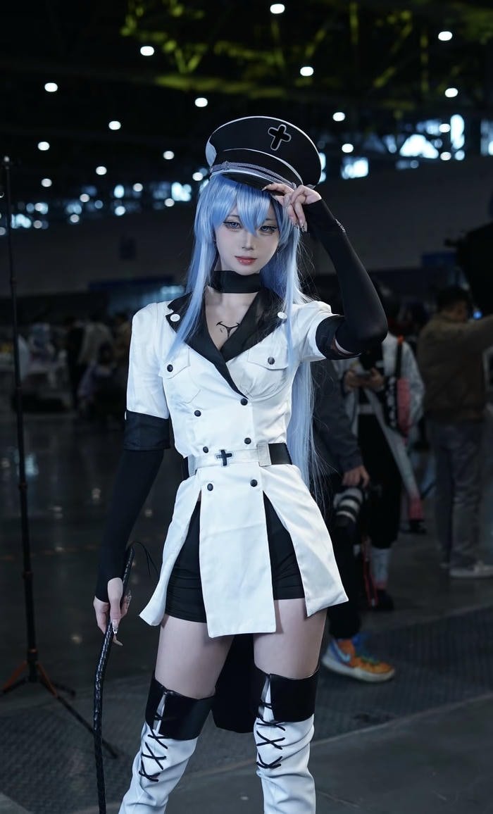 Ảnh esdeath cosplay thần thái sắc lạnh