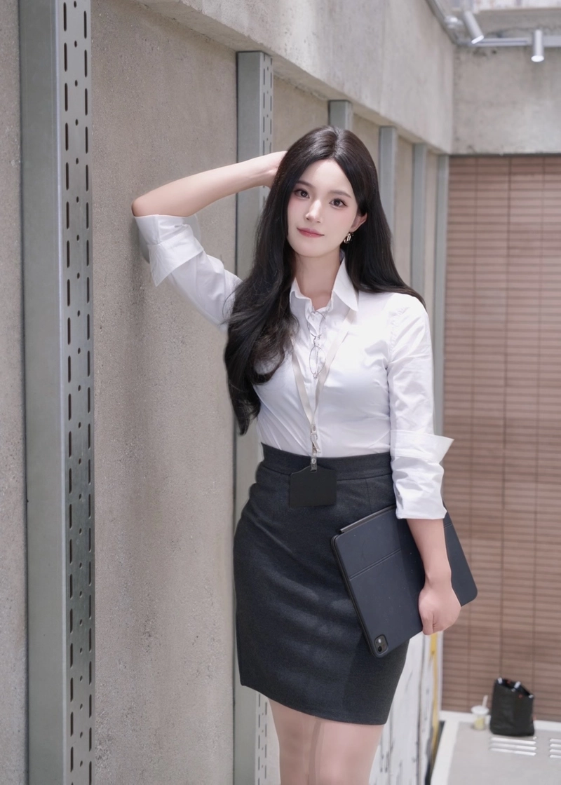 Ảnh gái văn phòng dễ thương trong không gian làm việc