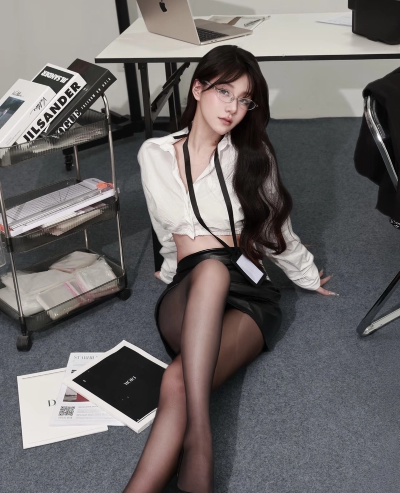 Ảnh gái văn phòng phong cách Hàn Quốc trẻ trung