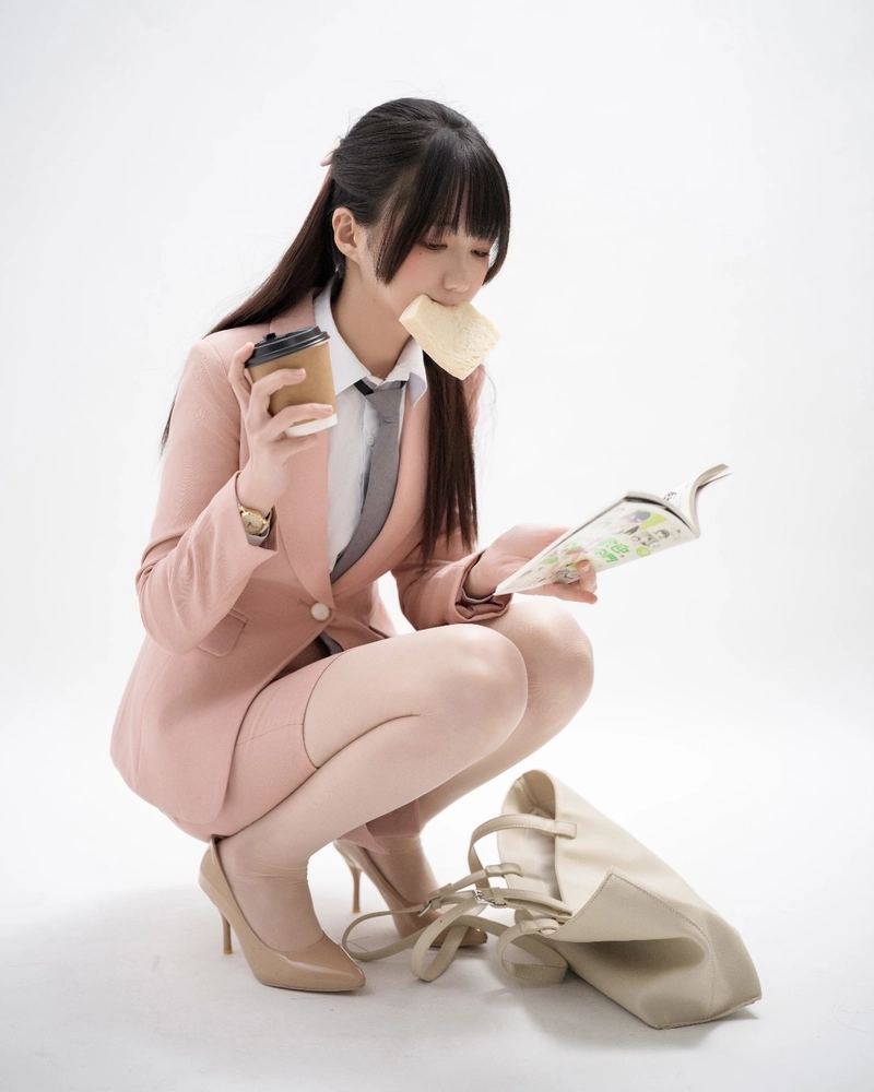 Ảnh gái văn phòng phong cách đời thường cuốn hút