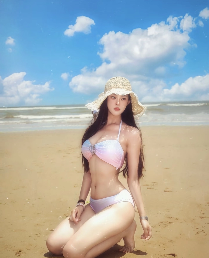 Ảnh gái xinh bikini với vẻ đẹp quyến rũ tự nhiên