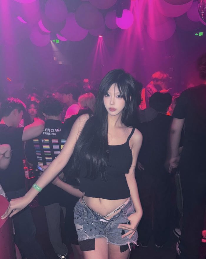 Ảnh gái xinh đi bar đêm cuối tuần