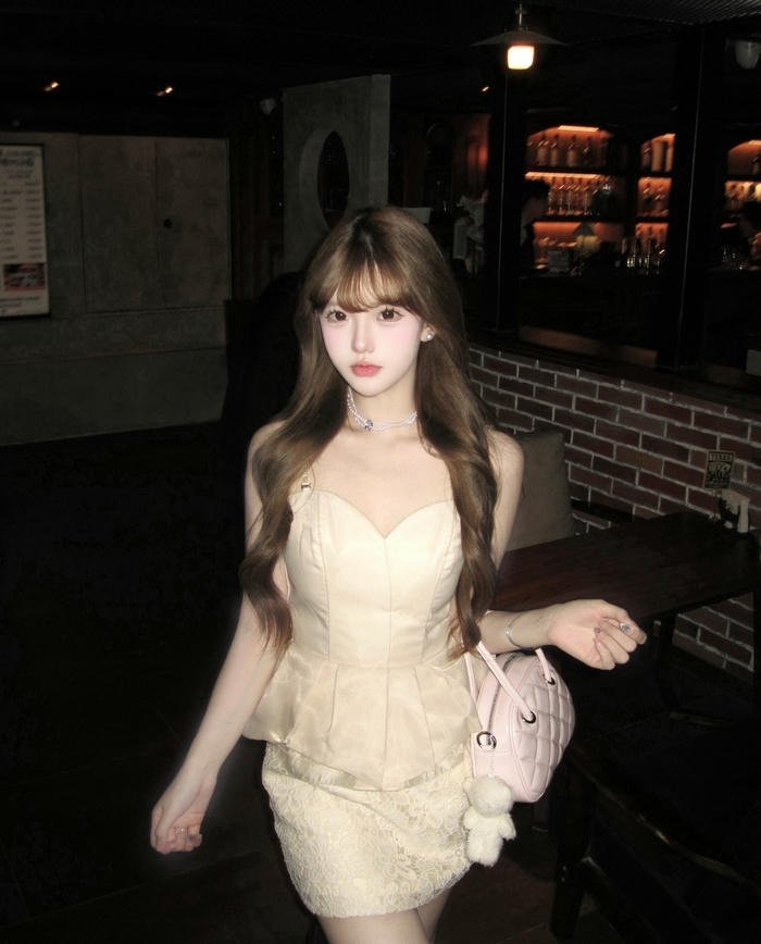 Ảnh gái xinh đi bar góc chụp đẹp