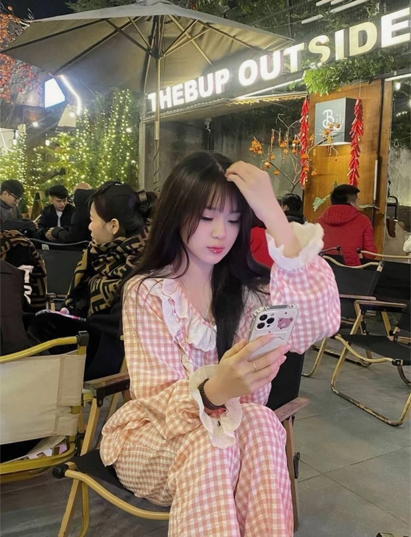 Ảnh gái xinh mặc đồ ngủ dịu dàng đáng yêu