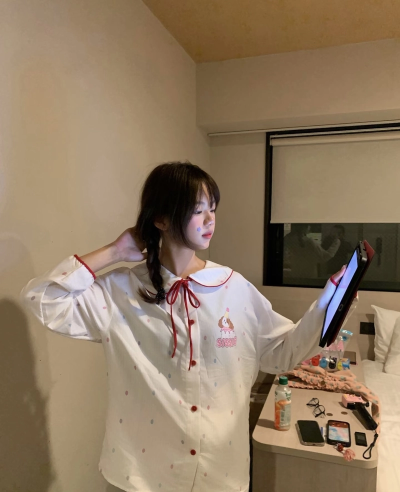 Ảnh gái xinh mặc đồ ngủ mang nét cuốn hút